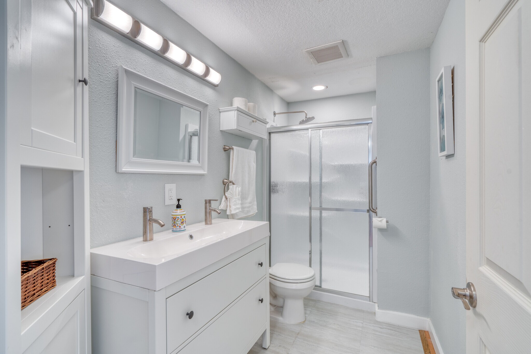 Building Photo - 1676 SE Marion St