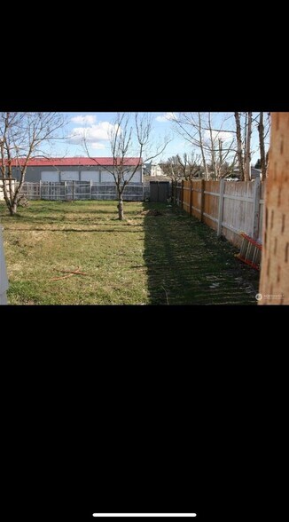 Building Photo - 115 N Main St