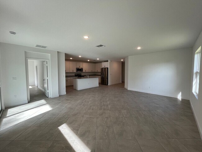 Building Photo - Annual Rental in Port St Lucie