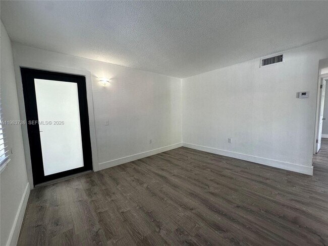 Building Photo - 529 SW 4th St