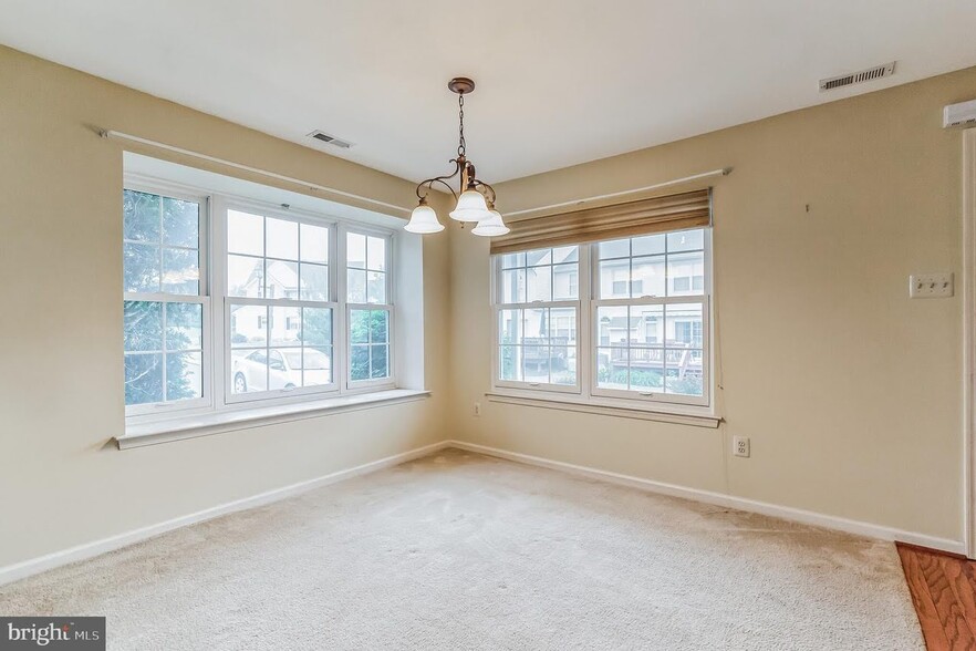 Building Photo - 5103 Drawbridge Ct
