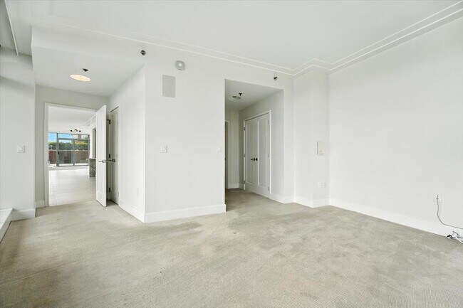 Building Photo - 1125 Maxwell Ln