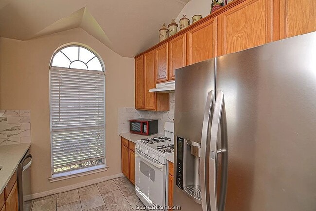 Building Photo - Newly Remodeled Unit!
