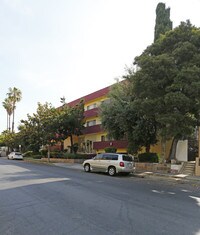 Building Photo - 722 S. St. Andrews Place
