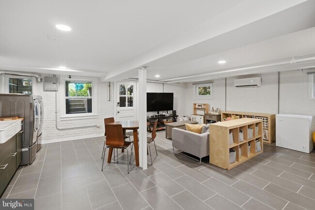 Building Photo - 5324 Colorado Ave NW