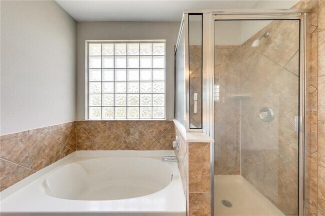 Building Photo - 15113 Fernhill Dr