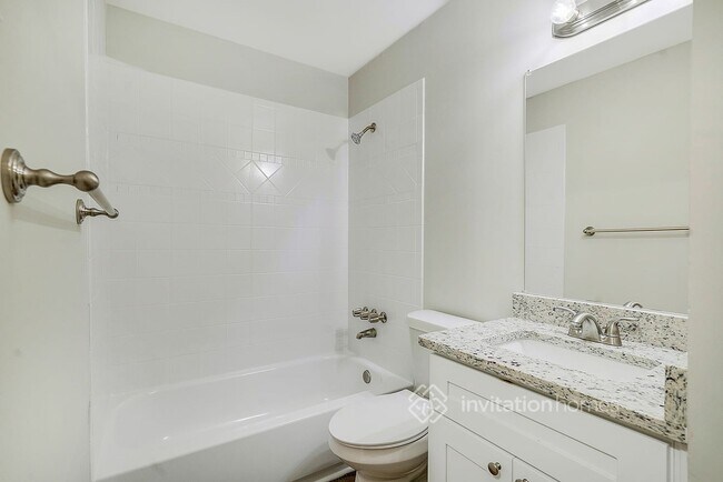 Building Photo - 5484 Pine Dr SW