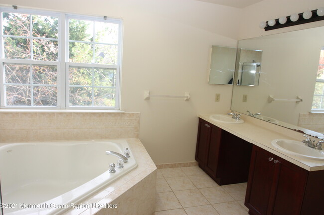 Building Photo - 86 Banyan Blvd