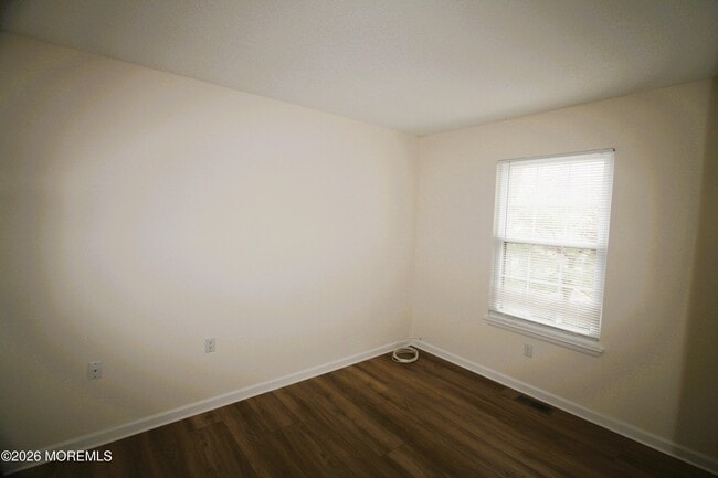 Building Photo - 200 Daffodil Dr