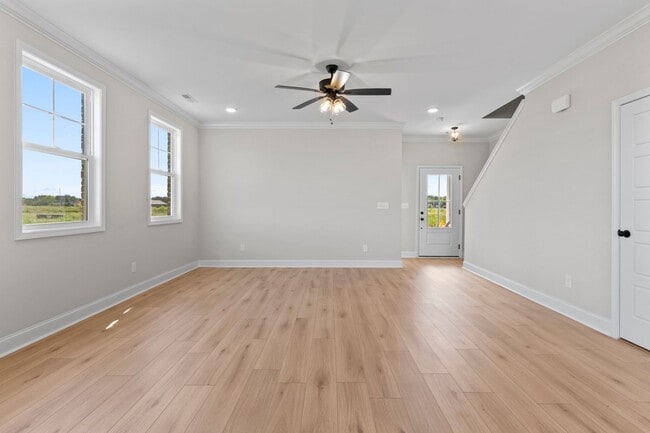 Building Photo - 247 Susan Lynn Dr