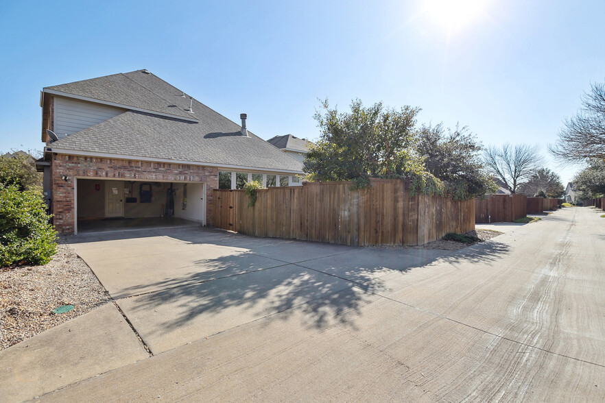 Back entrance with double garage - 5925 Pedernales Rdg