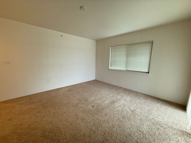 Building Photo - Olino at Mehana 3 bed 2.5 bath townhome available now!