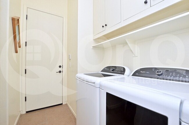 Building Photo - 20565 W Nelson Pl