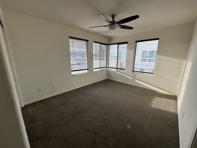 Building Photo - Chandler Luxury Townhome