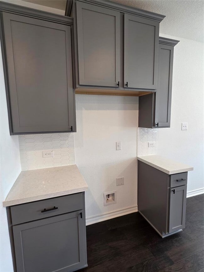 Building Photo - 561 Pepperbark Loop