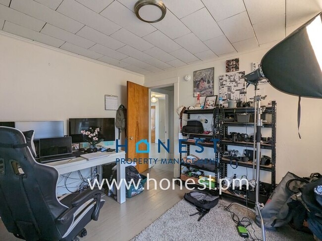 Building Photo - 20 Academy St