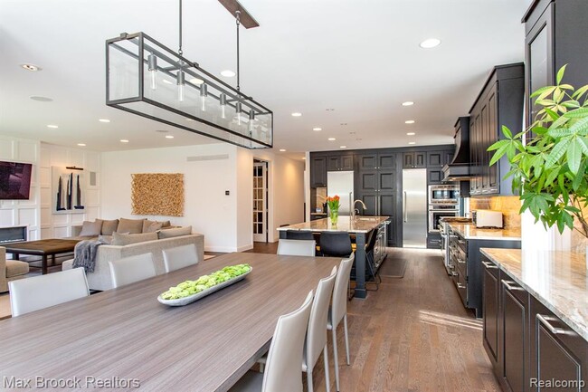 Building Photo - 25925 York Rd