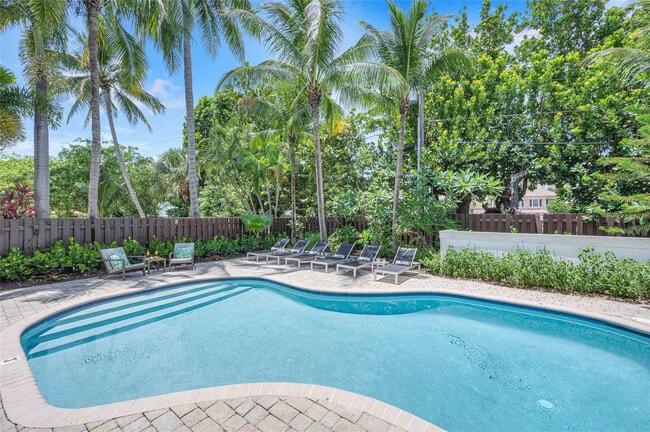 Building Photo - 3315 NE 17th St