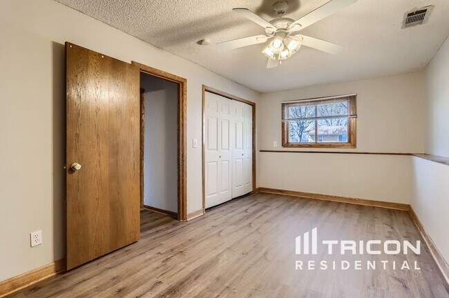 Building Photo - 16691 N Hillcrest Ct