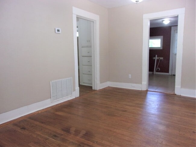 Building Photo - 2 BED 1 BATH HOME WESTLAWN PARK ADDITION O...