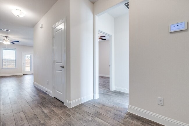 Building Photo - 10909 Los Alamos Dr