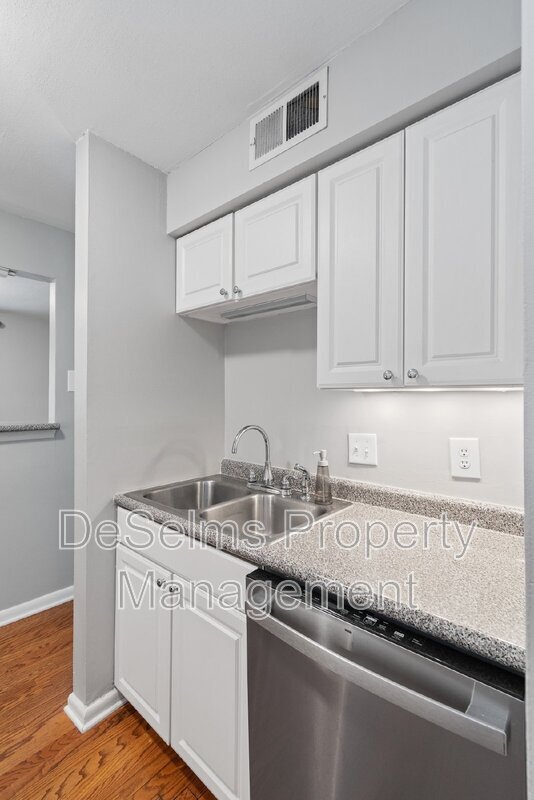 Building Photo - 207 Summit Ridge Dr