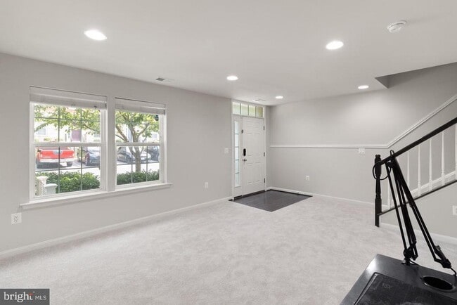 Building Photo - 16013 Haygrath Pl