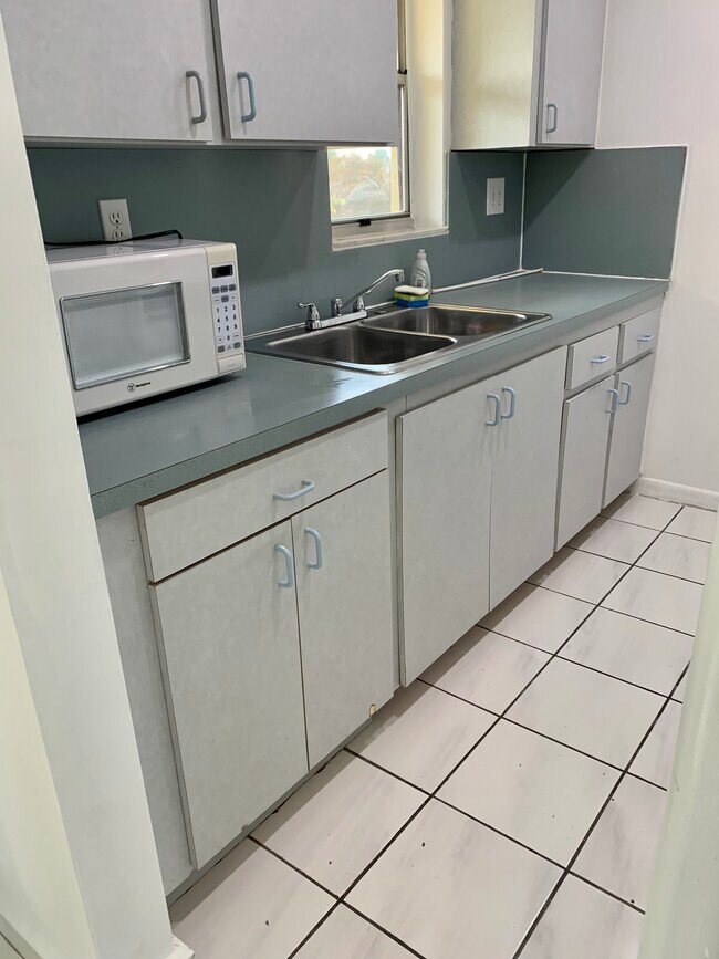 Kitchen - 2690 SW 22nd Ave