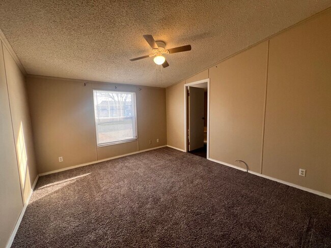 Building Photo - Spacious 5 Bedroom, 3 Bath Home with finished basement – Near Merdian and Pawnee – Available Now!