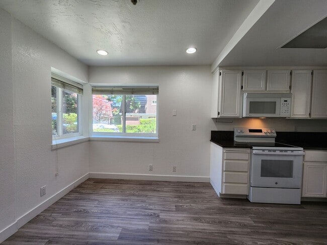 Building Photo - Redwood city townhouse