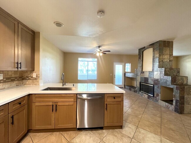 Building Photo - 3 bed, 3 bath located in Ontario, CA!