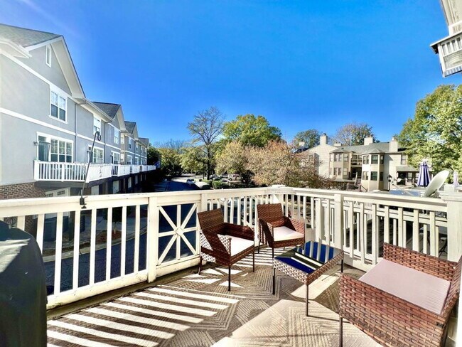 Building Photo - SUMMER SPECIAL - $500 off first month's rent!!