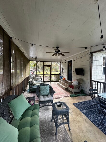 Building Photo - 1334 Columbia Dr