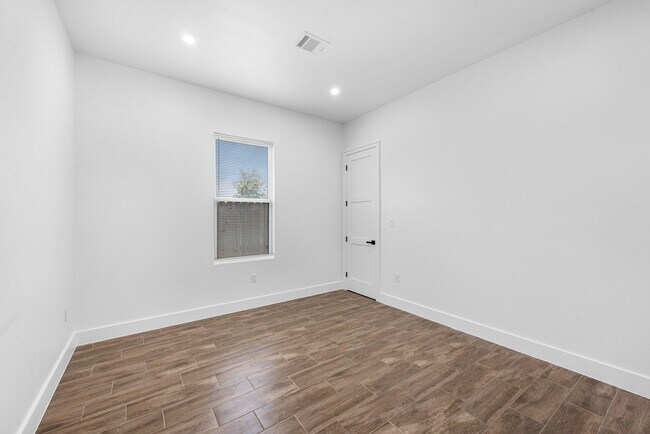 Building Photo - 323 Rd 5840