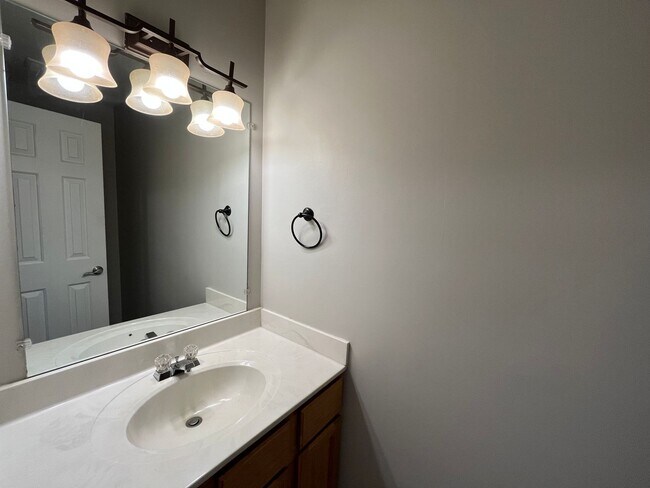 Building Photo - 7406 Ashbury Ct