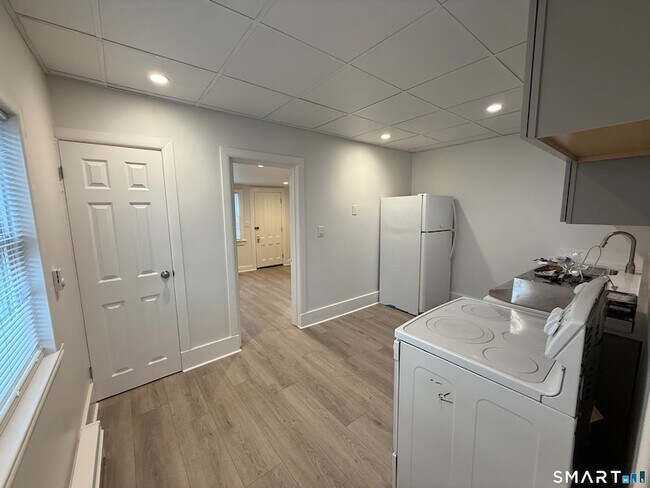 Building Photo - 170 N State St