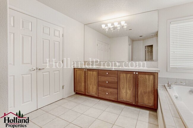 Building Photo - Gorgeous Single-Family Home with Central A/C!