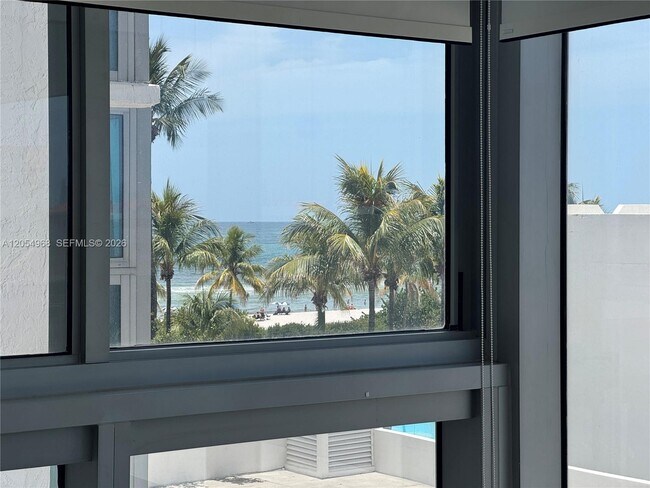 Building Photo - 2655 Collins Ave