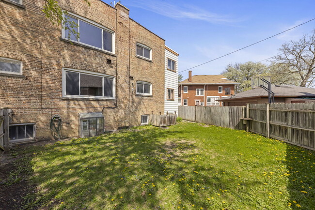 Building Photo - 9118 Lincoln Ave