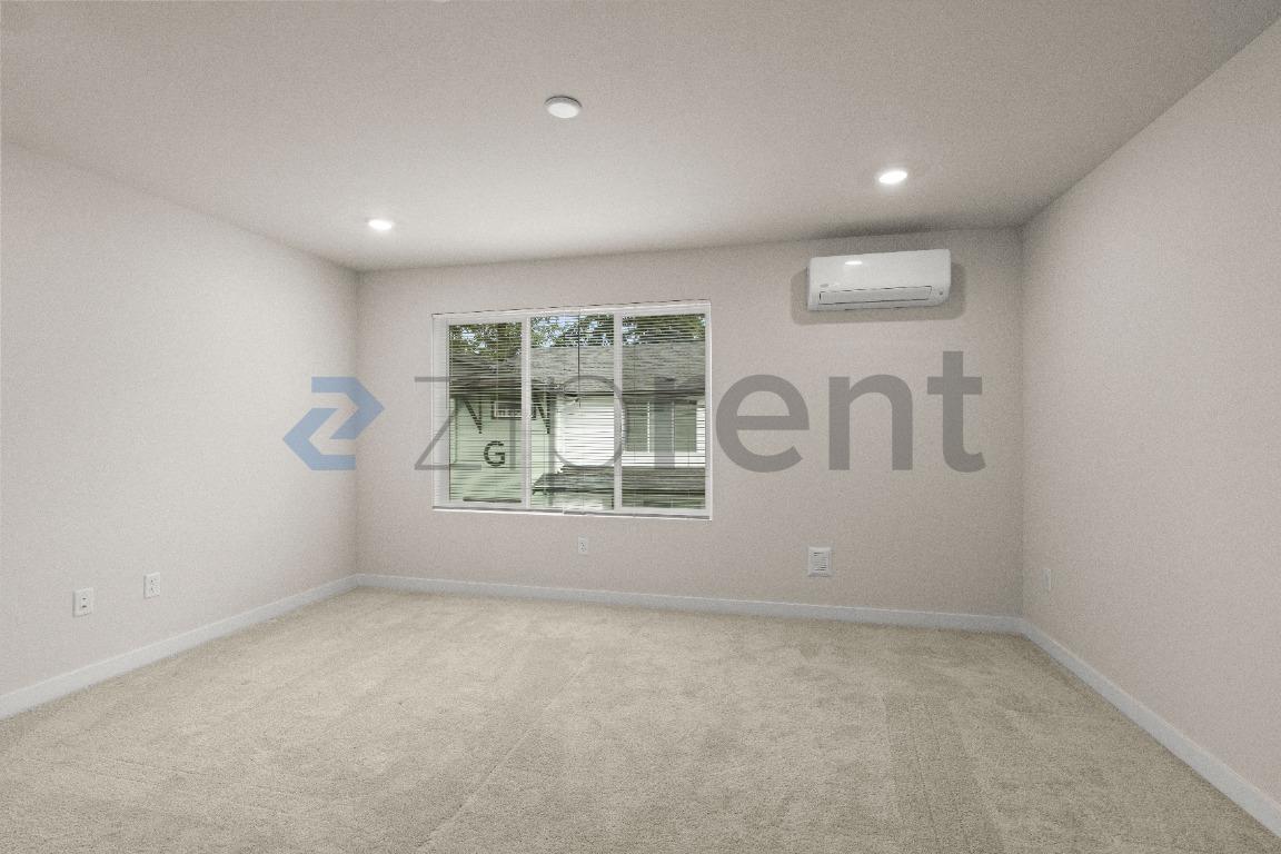 Building Photo - Unit H4
