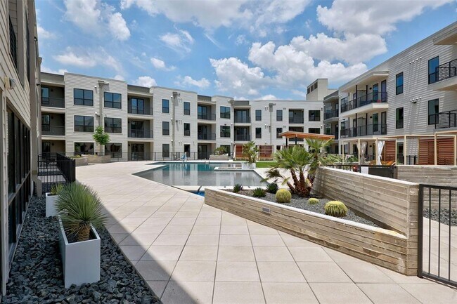 Building Photo - 1701 Simond Ave Ave