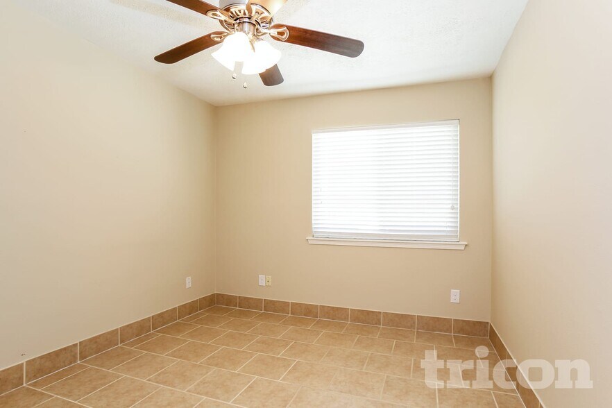 Building Photo - 7318 Foxway Ln