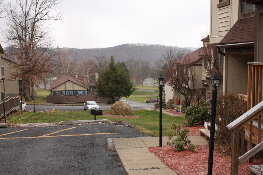 Front sidewalk - 302 White Tail Way