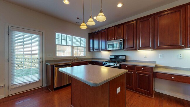 Building Photo - Beautiful 4 Bedroom Home in the vibrant city of Raleigh!