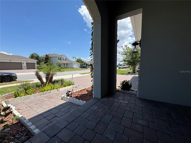 Building Photo - 715 Blue Citrus Ln