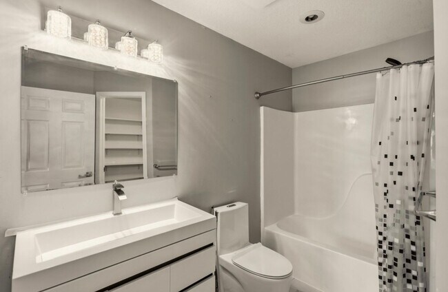 Building Photo - ? Luxury Living in Saginaw Township | 4 Bed • 4 Bath ?