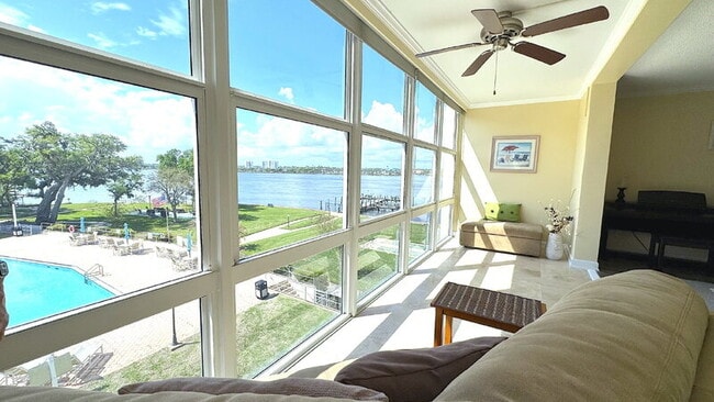 Building Photo - 1224 S Peninsula Dr