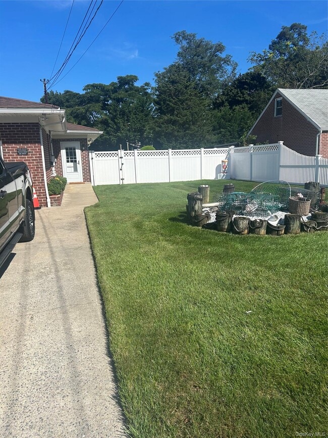 Building Photo - 50 Willow Ln