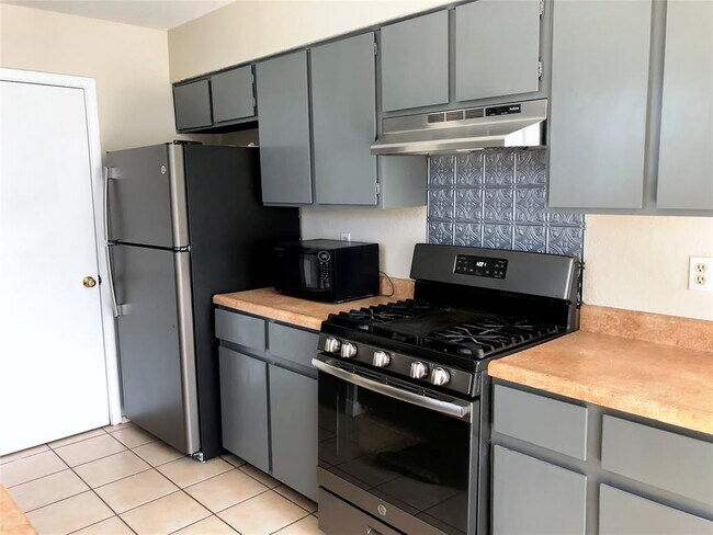 Building Photo - 1915 Magazine St