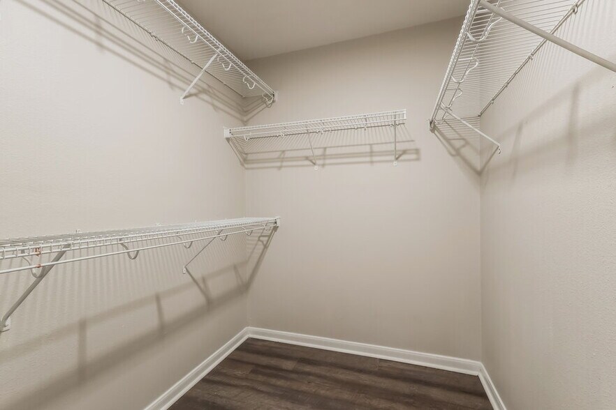 Building Photo - 23503 Maple View Dr